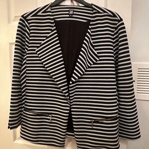 Women's Black and White Striped blazer Roz and Ali